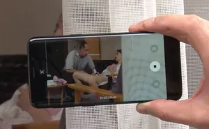 Vợ của con trai gian díu với bố ông chồng bị gã tiền bối khu phố phát hiện